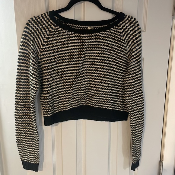 Mono B, size small, two toned, knitted, black/white, crop, long sleeve sweater - Picture 2 of 7